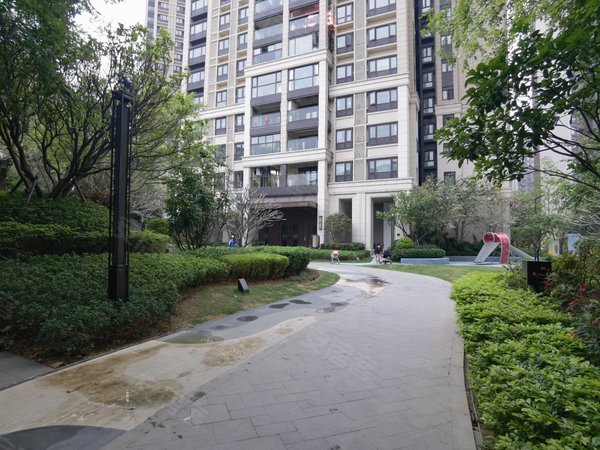 东莞凤岗官井头中海云麓公馆中海云麓公馆 精装四房 正看全山景 安静