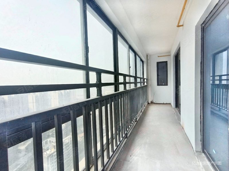 百步亭现代城四期(五区)3室2厅2卫126.74㎡南北258万