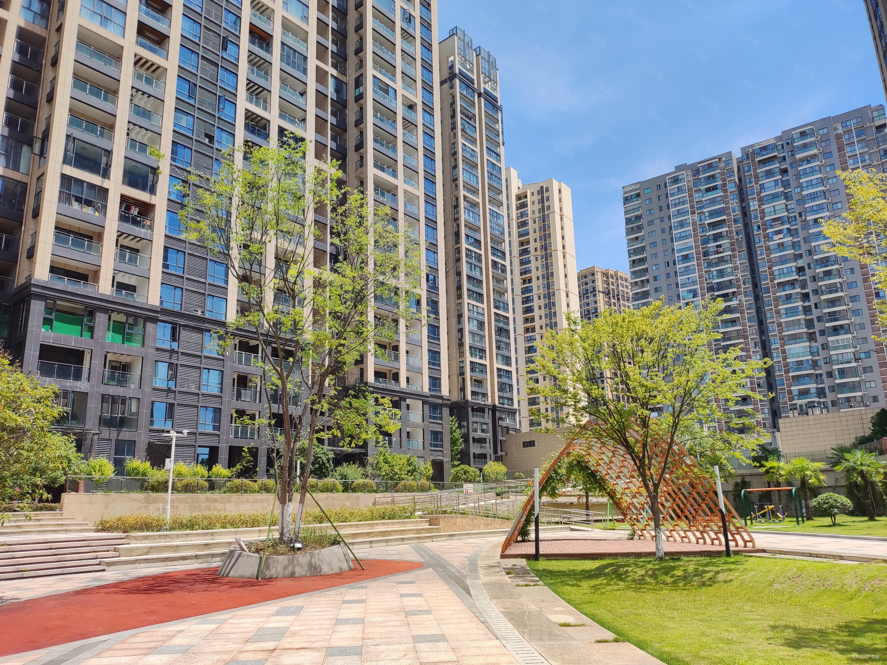 中核半岛城邦3室2厅1卫95㎡南北48.4万