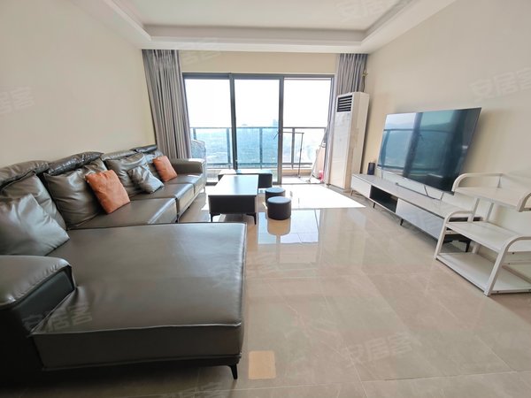 深圳龙岗坪地创城丁山河畔丁山河畔花园 精装修4房2厅2卫 家私电器