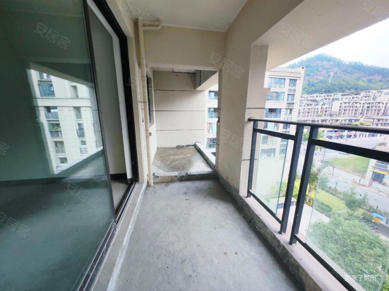 荣盛锦绣南山a区,业主急售!带车位!业主诚心出售