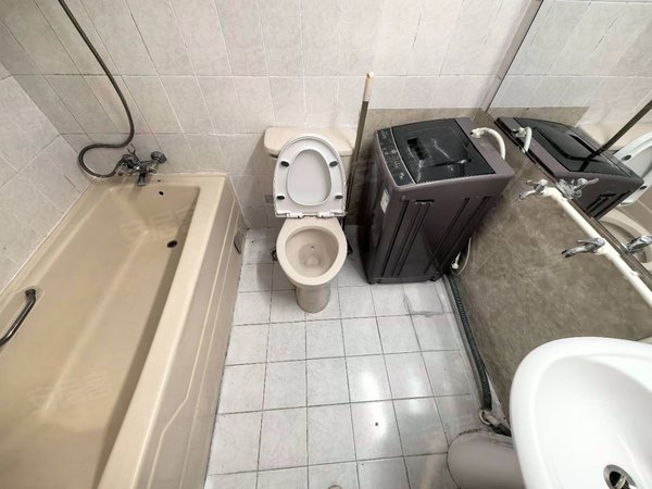 深圳罗湖国贸庆安大厦国贸地铁口 电梯高层公寓 家电齐全 民水民电 带