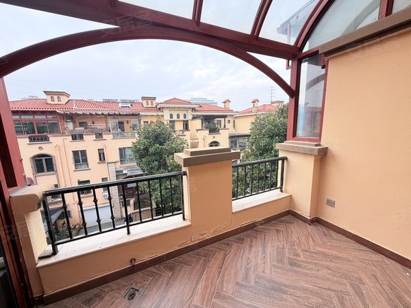 金华婺城湖海塘保集蓝郡(别墅)保集蓝郡别墅4层豪装自住会配家具实景更好看好谈出租房源真实图片