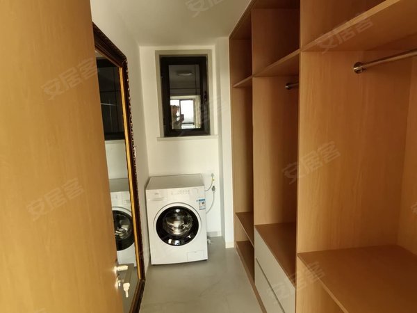 包头稀土高新区滨河大厦伊泰华府荟伊泰一期 三室两厅两卫精装修 第一次出租出租房源真实图片