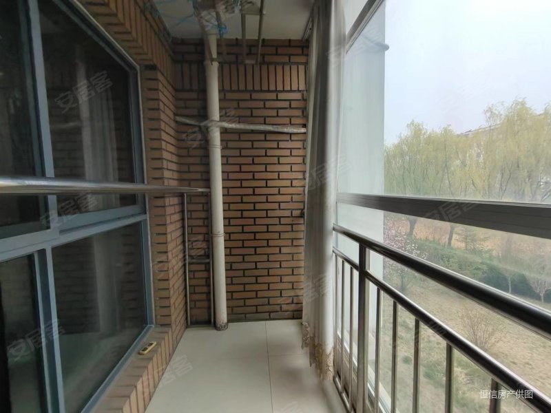 近万达文汇滨河花园多层二楼精装四室全天采光随时可以看房