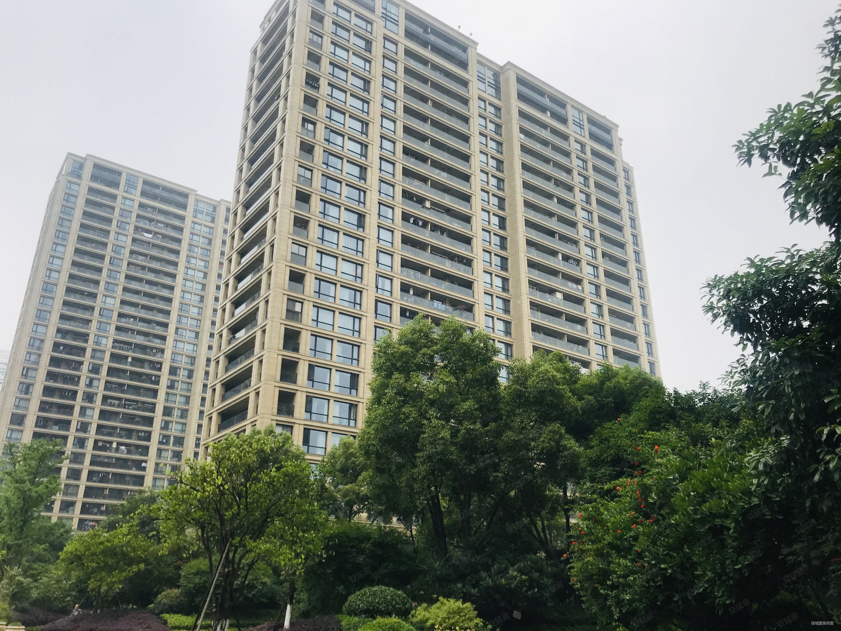 绿城明月江南西区,银泰城,晓风印月紧挨.杭州壹号院,大平层!