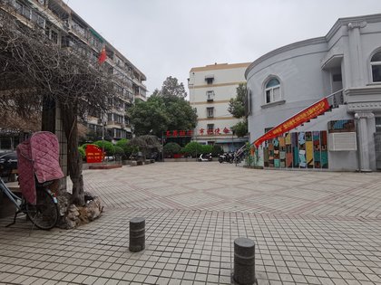 车位比较少,房龄1988年建造不足【附近学校】小学是火瓦巷小学 350米