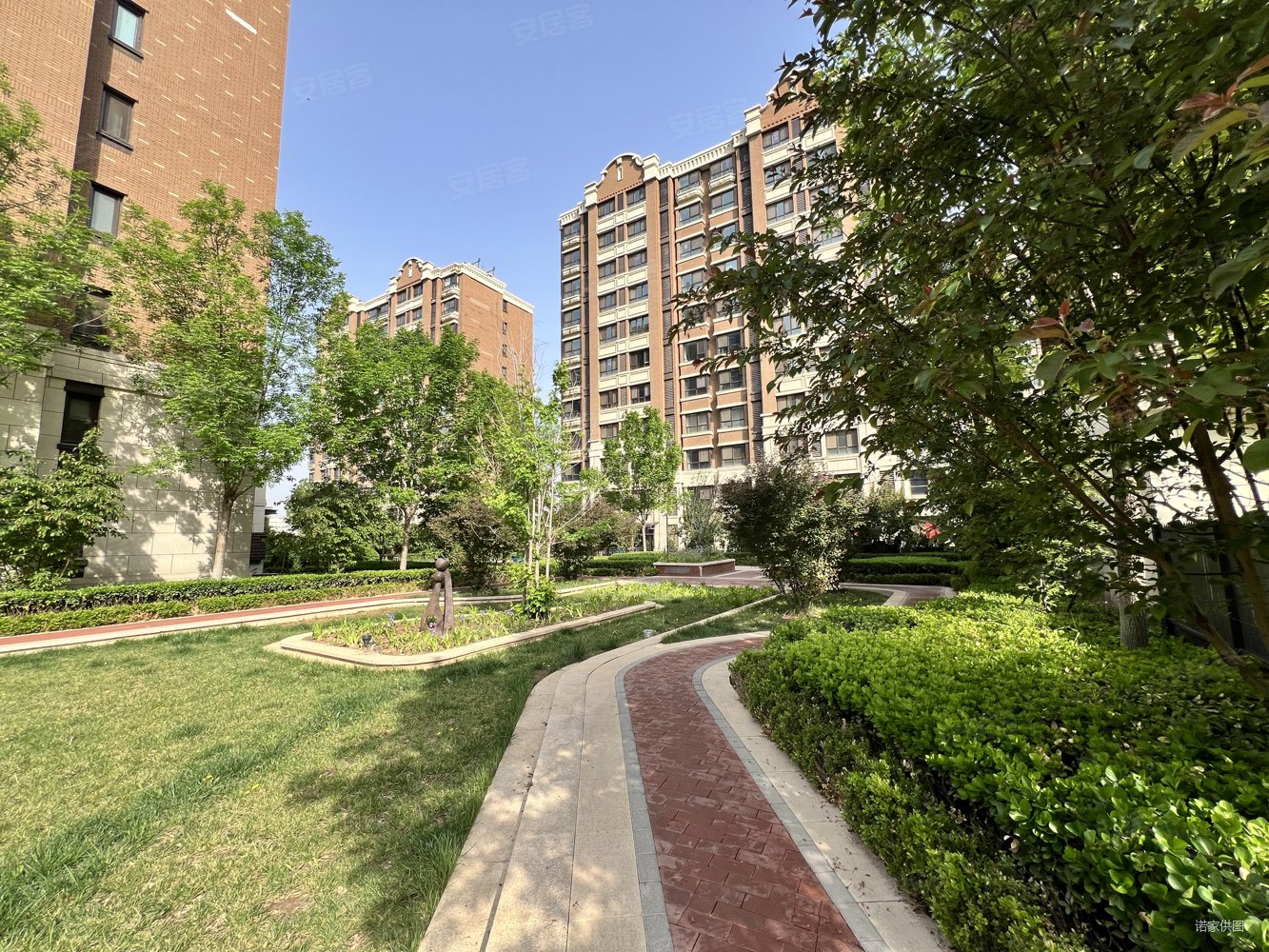 金地艺墅家芸泽苑3室2厅2卫123.9㎡南北215万