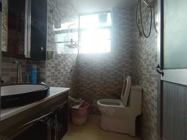 【多图】布心山庄东区,布心租房,罗湖布心地铁口附近,低价两房只要