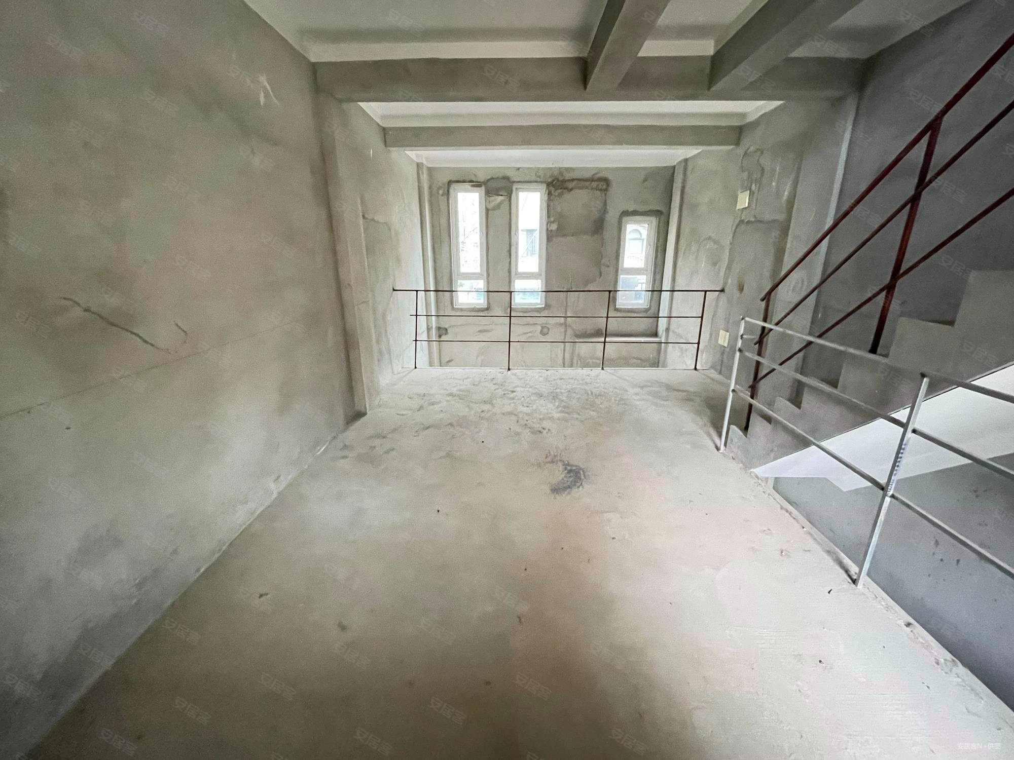 珑璟轩(别墅)4室2厅2卫100㎡南150万