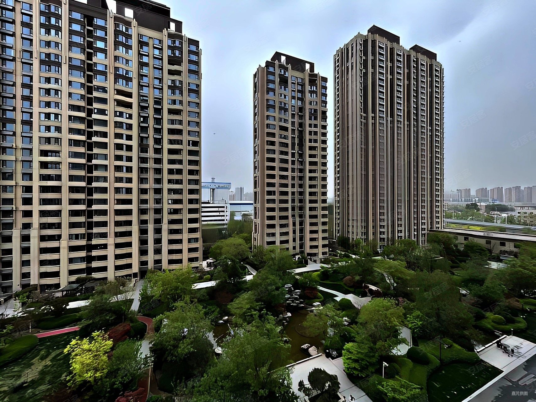 荣盛华府c区3室3厅3卫203.95㎡南北460万