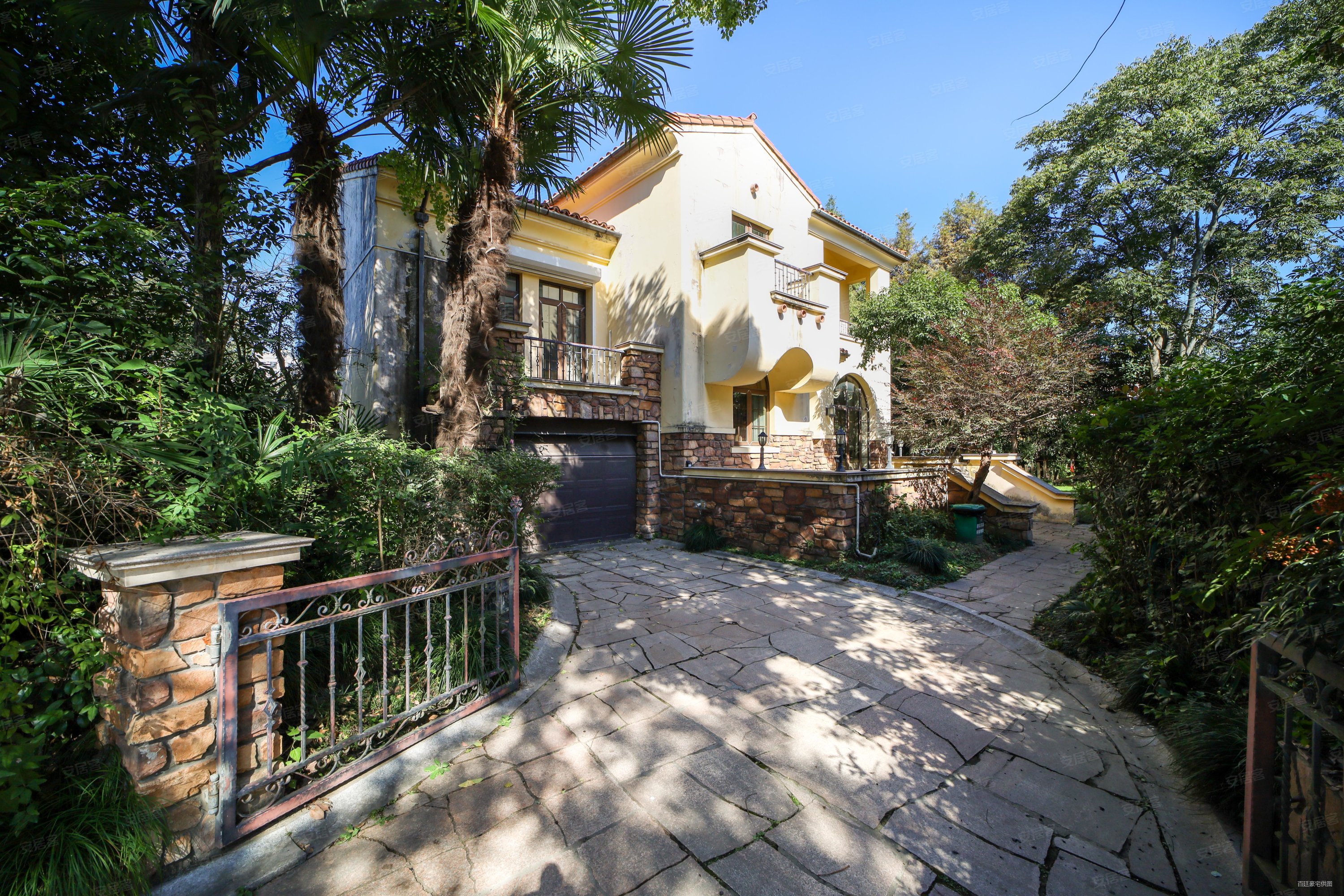 房东说买房送游艇! 占地近700平 环绕式花园400平,碧云左岸(二期)二手