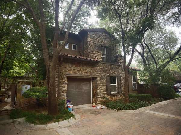 北京昌平小汤山南纳帕溪谷新出纳帕溪谷  温馨居家 挑空客厅 随时看