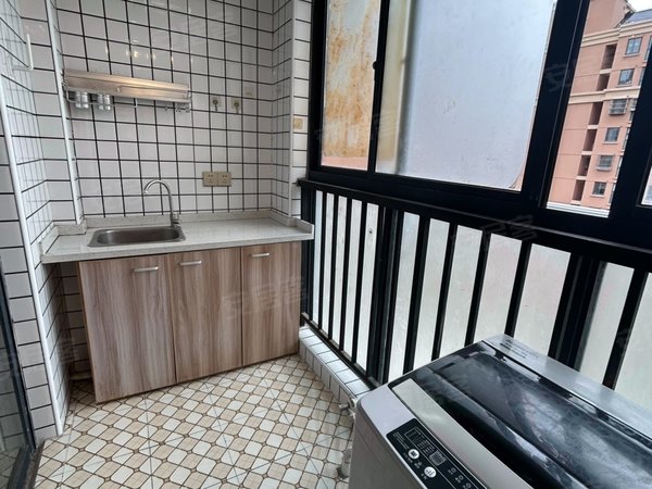 上海浦东川沙心圆西苑迪士尼上班看过来,有班车,交通便利,停车方便