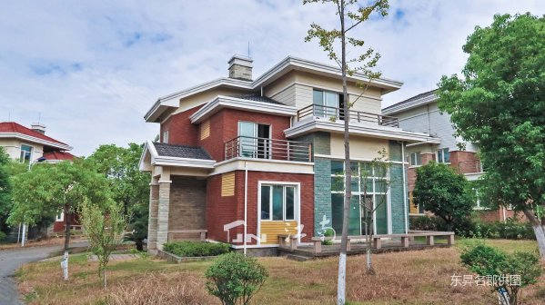 f天下,建面300平占地700平 纯三层结构 诚心出售