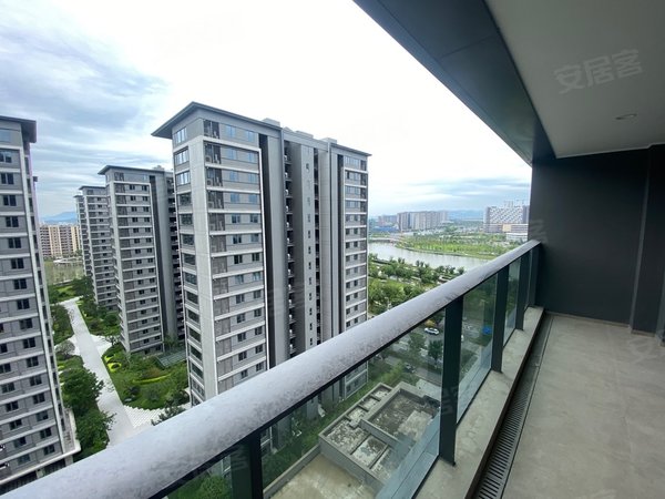 绍兴镜湖洋江西路武地融创滨湖湾房东从未入住 随时可看房 家具家电