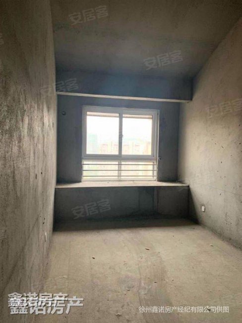 沛县华宇上城3室2卫带阁楼送储藏室南北通透出行购物方便