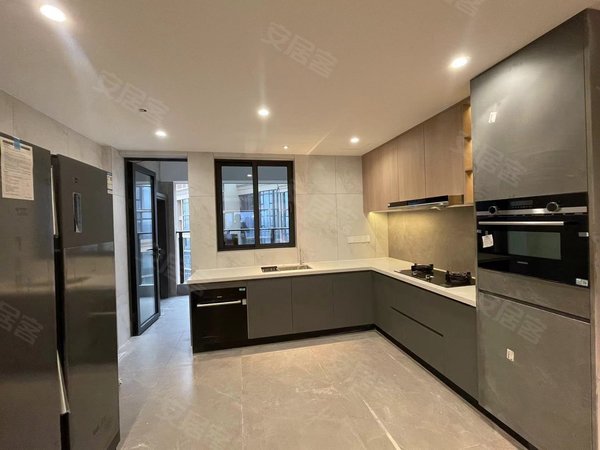 泉州丰泽云鹿路中骏天璟中骏天璟大平层精装五房三卫,高层看江.