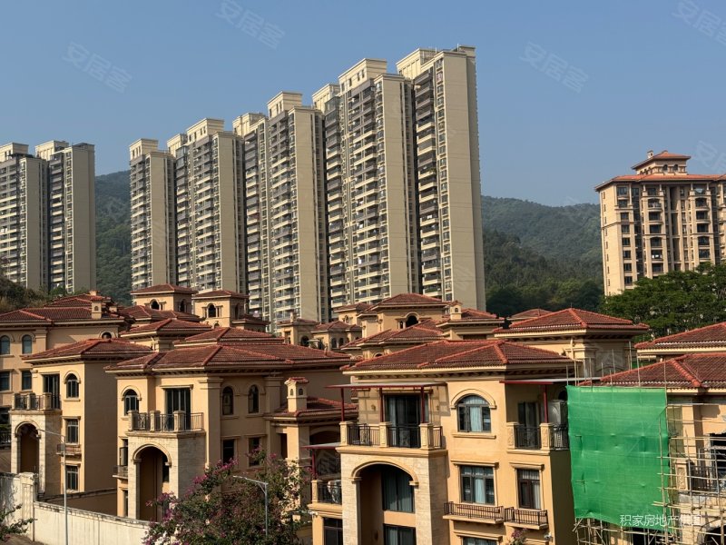 绿茵温莎堡(别墅) 端头位350平方大花园 可以停4部车