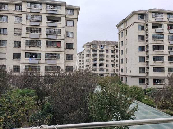 昆山千灯千灯古镇御翠湾(a区)御翠湾电梯房,交通方便,随时看房拎包