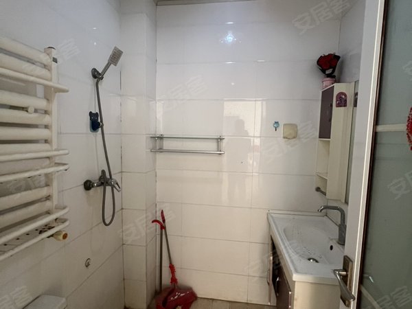 商丘睢阳日月湖康桥水岸睢阳大道宇航路,精装一室厅室分离,家具家电齐全,领包入住出租房源真实图片