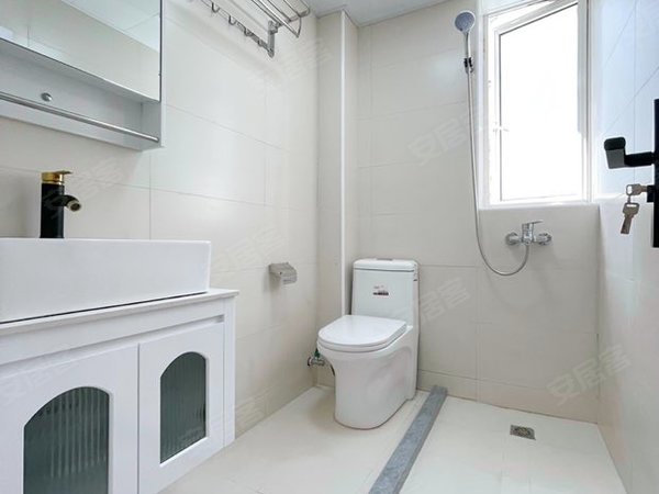 上海浦东潍坊新村竹南小区陆家嘴到了 世纪汇广场 近地铁 低楼层精装修的豪华房间出租房源真实图片