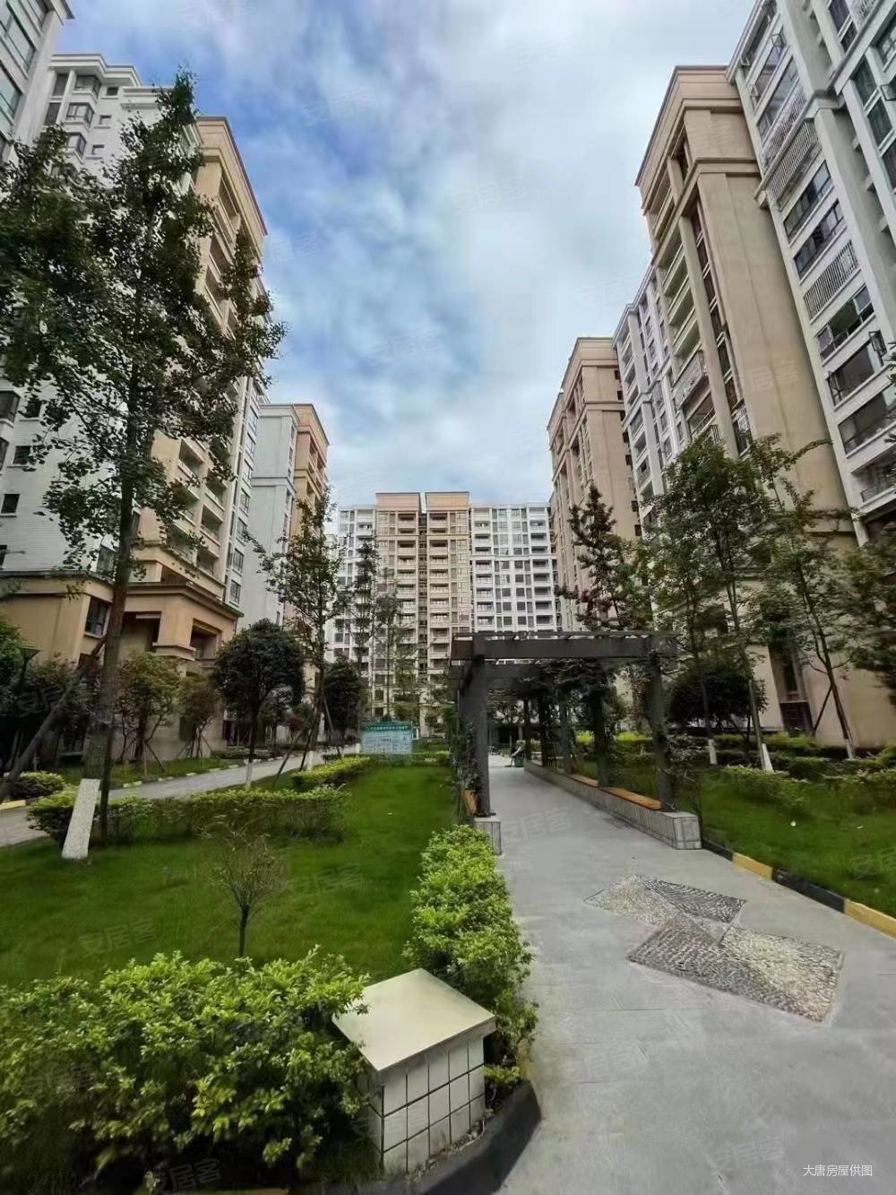 国栋南园贰号2室2厅2卫89.5㎡西北108万