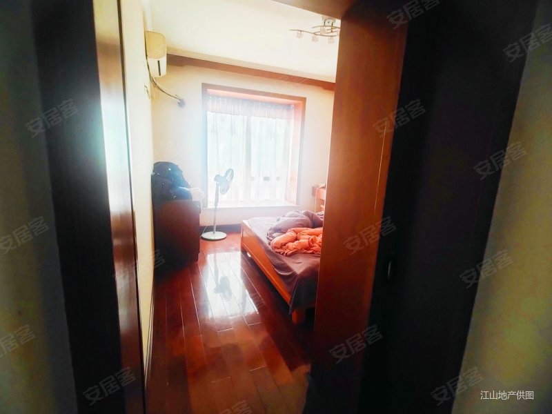 人民公园附近建兴园三房两厅可贷款