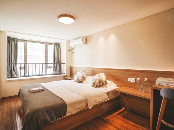 青岛城阳红岛融创红岛湾(商住楼)精装loft套二公寓可月付无中介出租