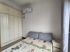 桂林临桂花生唐师专医学院旁!湖景一房一厅一卫2台空调758包物业拎包入住出租房源真实图片