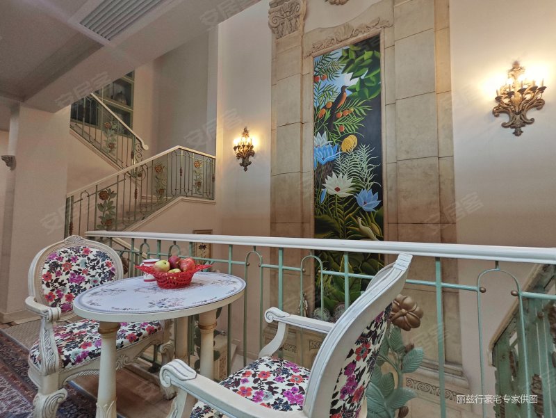 万象天地的双拼别墅!8房格局!美式风格装修保养  好