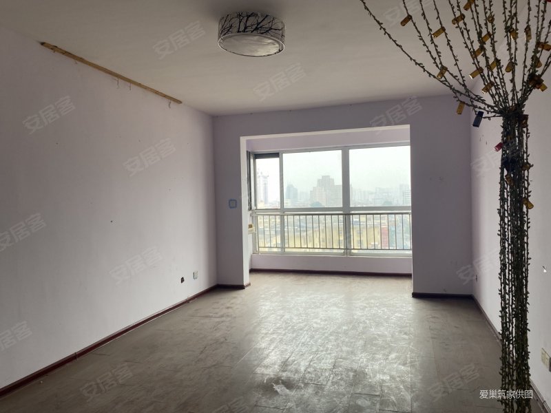 市中心,兰花城小区,简装3室,中间楼层,大红本可贷款!