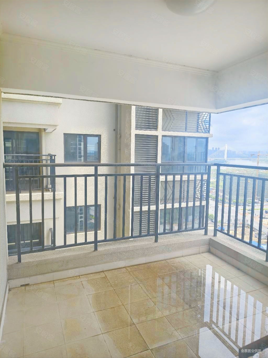 送车位,户型方正,盛邦珑悦二手房,94万,4室2厅,2卫,106平米-南宁安居