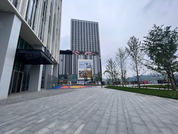 重庆渝北中央公园中粮大悦城铂悦免费停车!楼下商圈!轻轨!公交站!