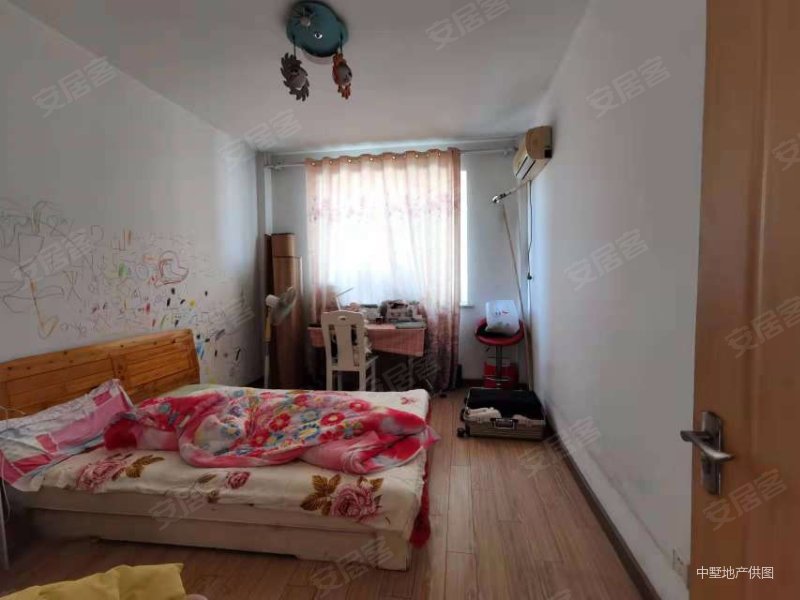 好房急售双地铁口已装电梯龙兴花园南北通透采光充足