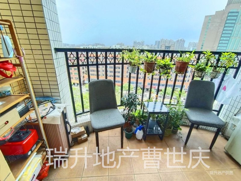 楼龄新 有电梯 中间好楼层 南北通透 近地铁 环境优美,聚豪名轩二手房