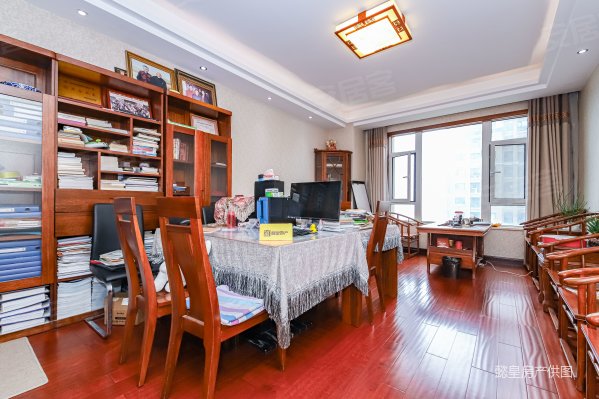 国宝华府大平层丨豪华装修满两年丨370万品质小区近地铁丨诚售