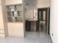 来宾兴宾兴宾城区人民医院对面西山三产单间出租，停车方便。出租房源真实图片