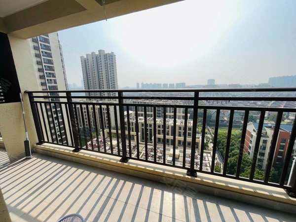 昆山花桥花桥老镇龙光花溪澜园近花桥地铁站,花溪澜园,精装三室,押一