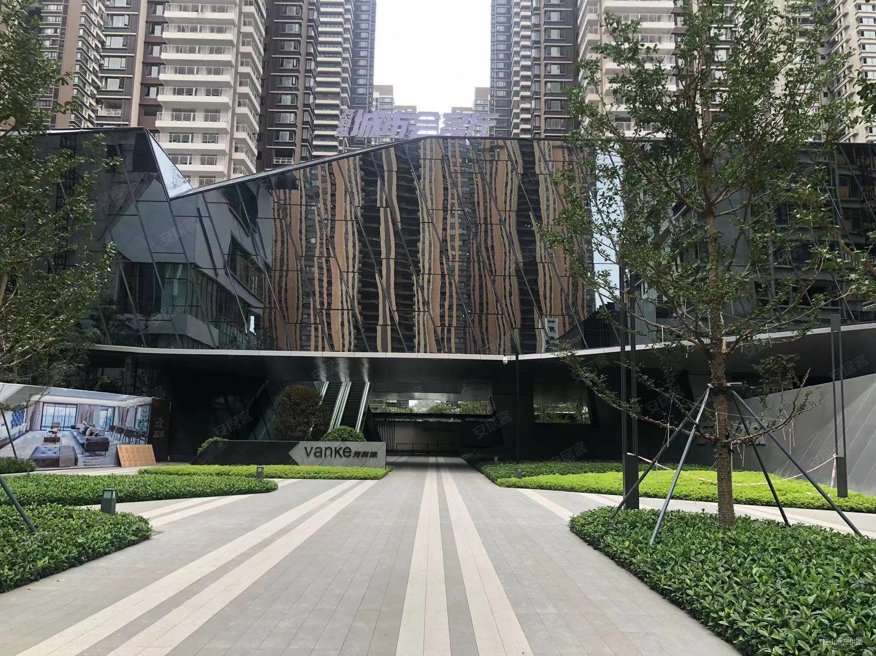 新年新上房源万科城北区139平4房3卫全新未入住185万