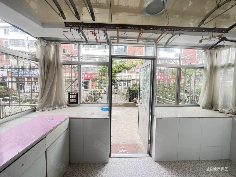 万盛家园一楼带30平露台83.15平三室精装俩储售69.8万