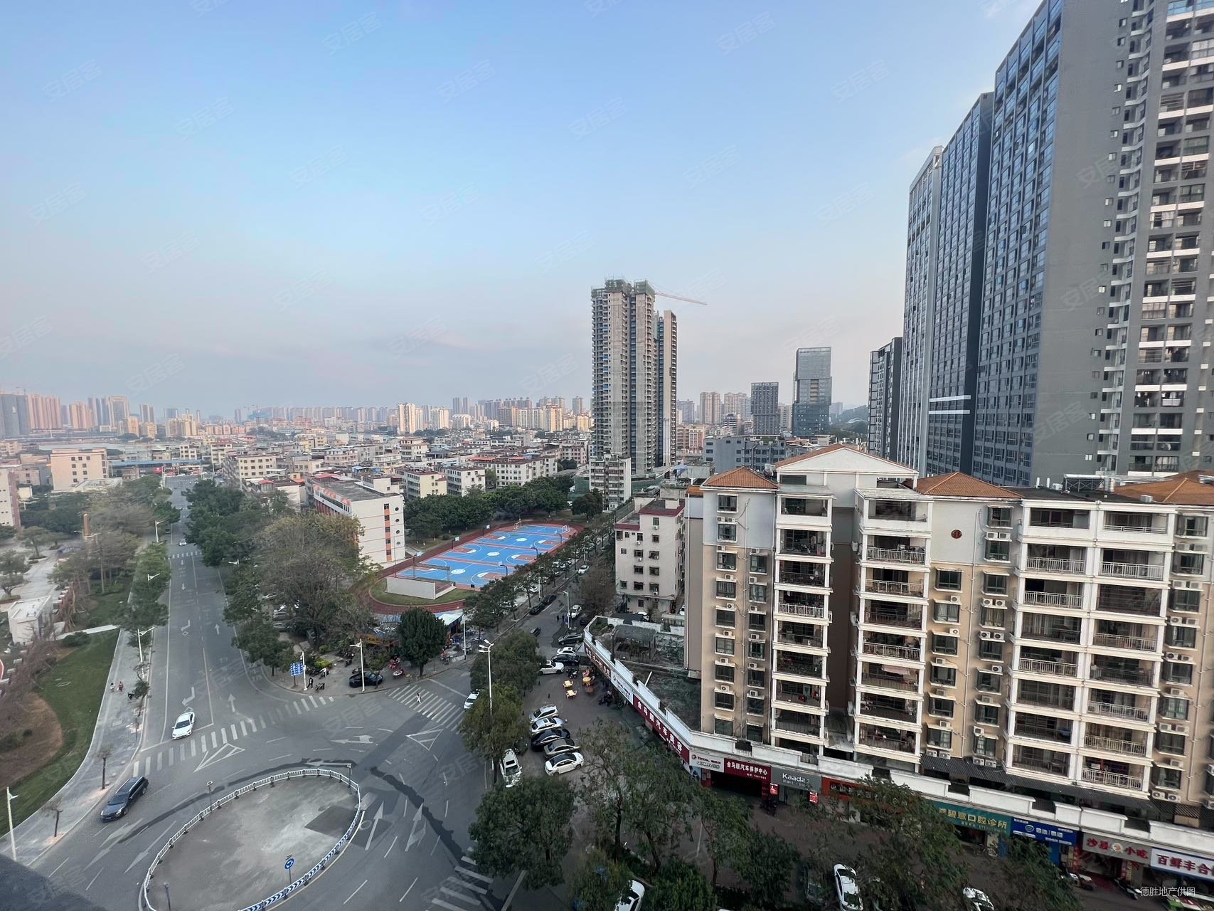 德明华府3室2厅2卫117.7㎡南北128万