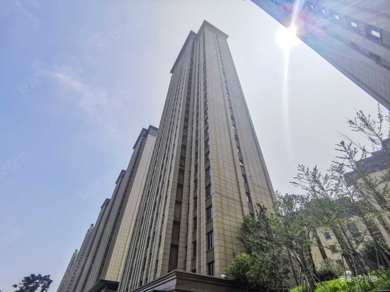 四季上东 近地铁 小区新 交通便利 正规商品房 南北通透带院