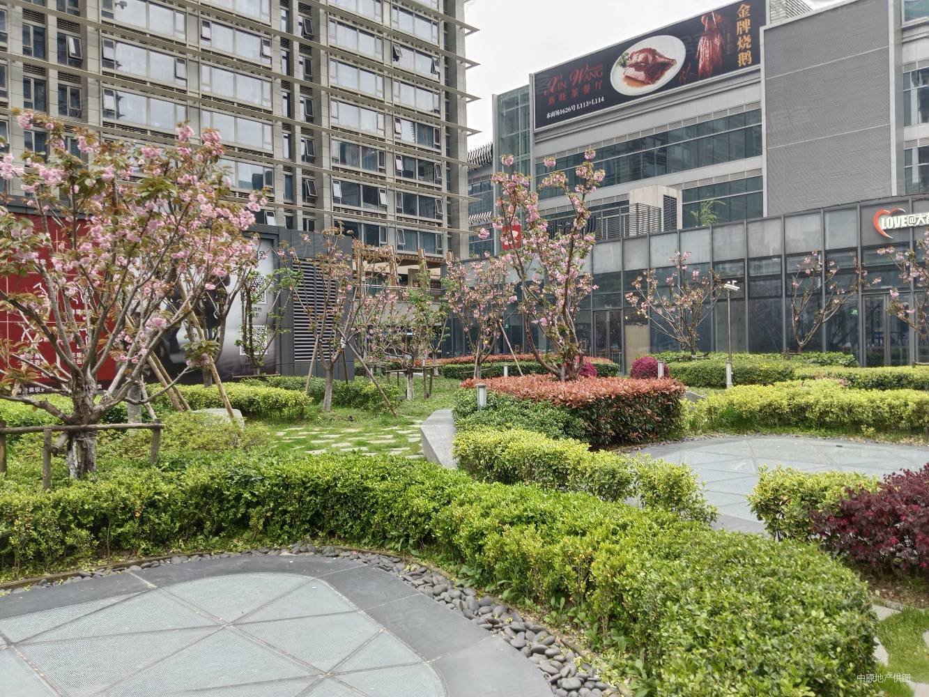高尚领域(商住楼)4室2厅3卫163.03㎡南750万