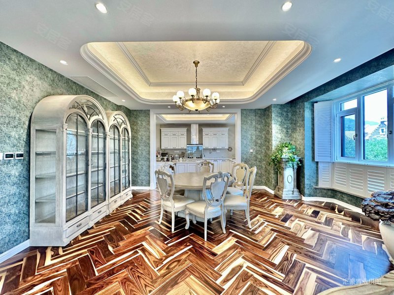 法式装修 内置电梯 千平大院  类独栋别墅 海信依云小镇