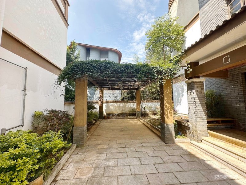 度假区滇池边独栋别墅急售独门独院带200平花园随时看房