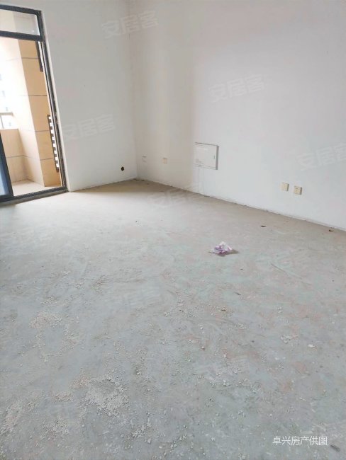 望湖家园118平115万毛坯三房两卫楼层满两年可以上