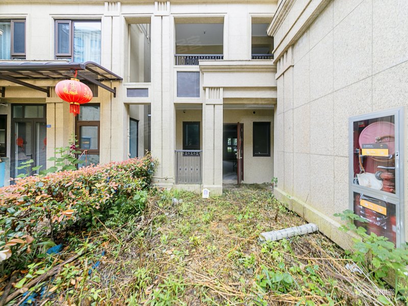 地下室调高可做两层,随时看房,融创东方御园二手房,350万,4室2厅,2卫