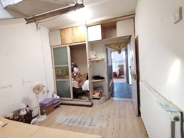 青岛城阳双元路城子村C区(48-53号楼)833全配,双气,城子C区城子社区68平套二套三随时看房入住出租房源真实图片