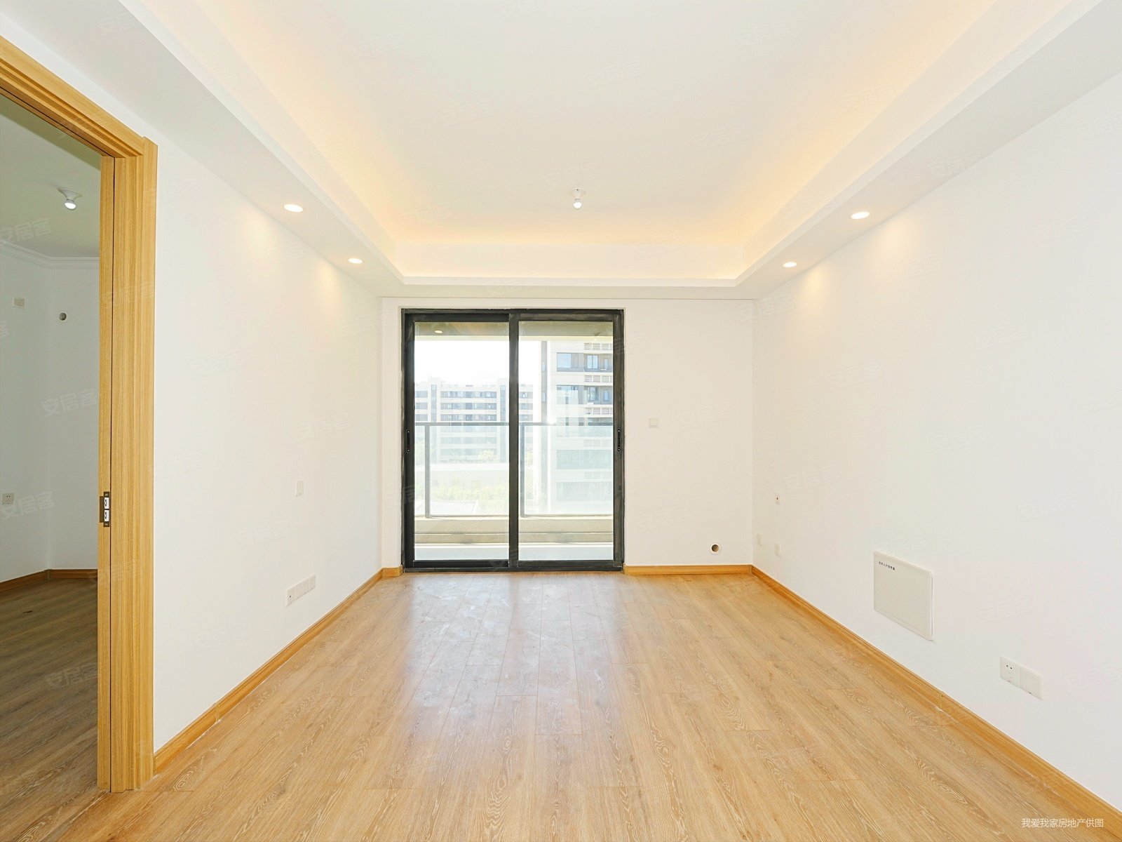 金辉悠步四季 精装商品房 刚需小三居两卫 南北通透 中间楼层